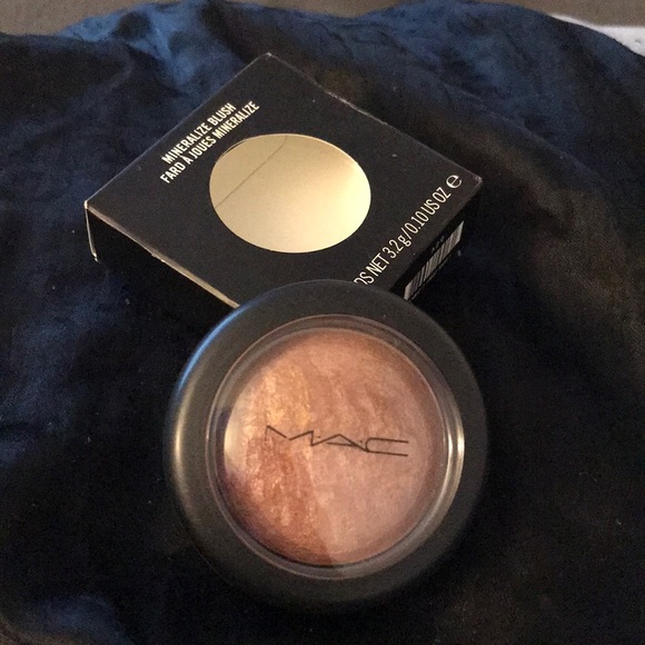 MAC Mineralized blush Cheek & Cheerful BNIB - Picture 1 of 5